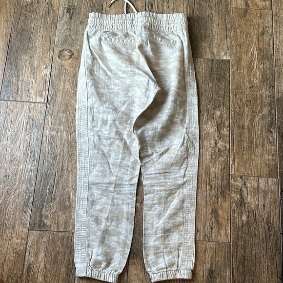 Athleta Cabo Tide Linen Jogger beige camo 0P - Picture 6 of 6